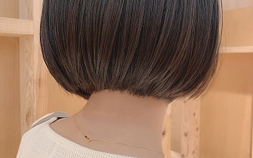 ミニボブはレザーで切る時代